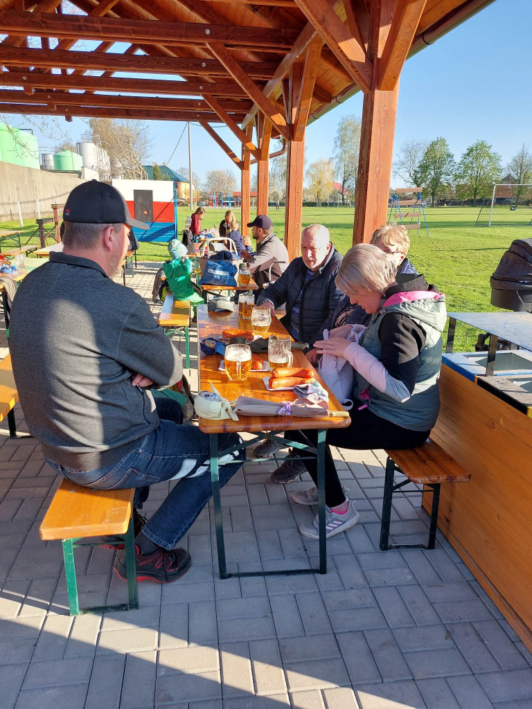 Pálení čarodějnic na hřišti