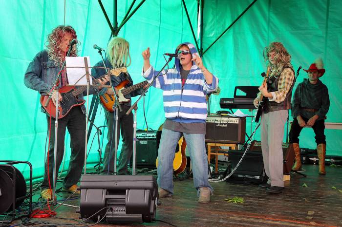 Sraz rodáků a občanů z Desné 2012 a oslavy 75. výročí založení SDH Desná
